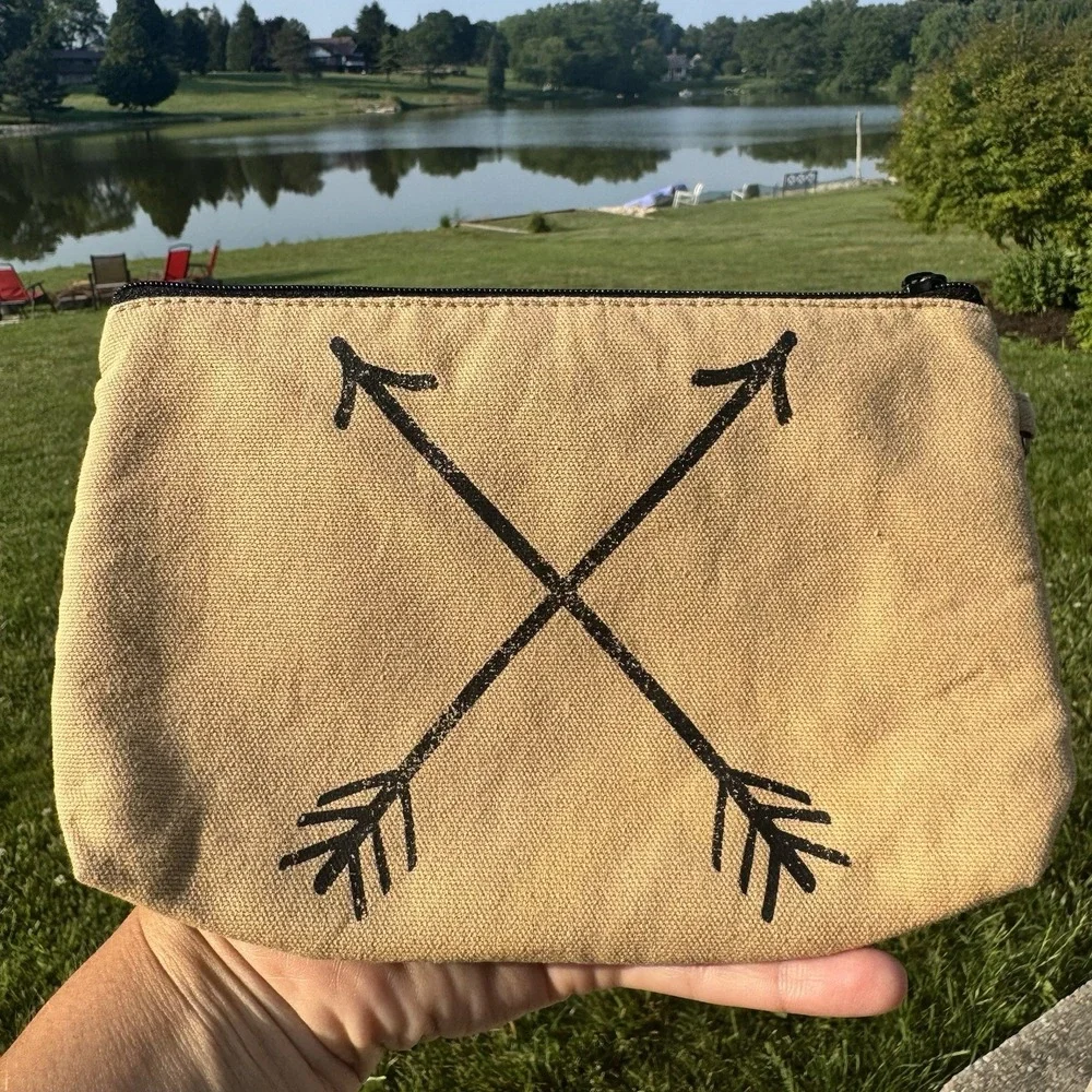 Thirty One 31 Mini Zipper Pouch Tan With Arrows